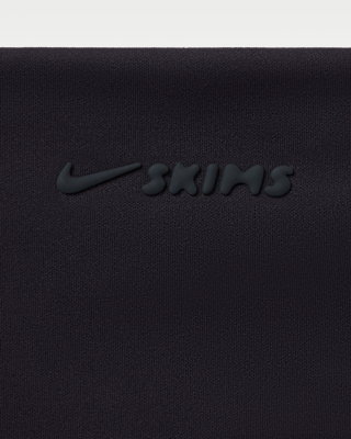 NIKE公式】NikeSKIMS Matte ウィメンズ パッディド ベビー Tシャツ